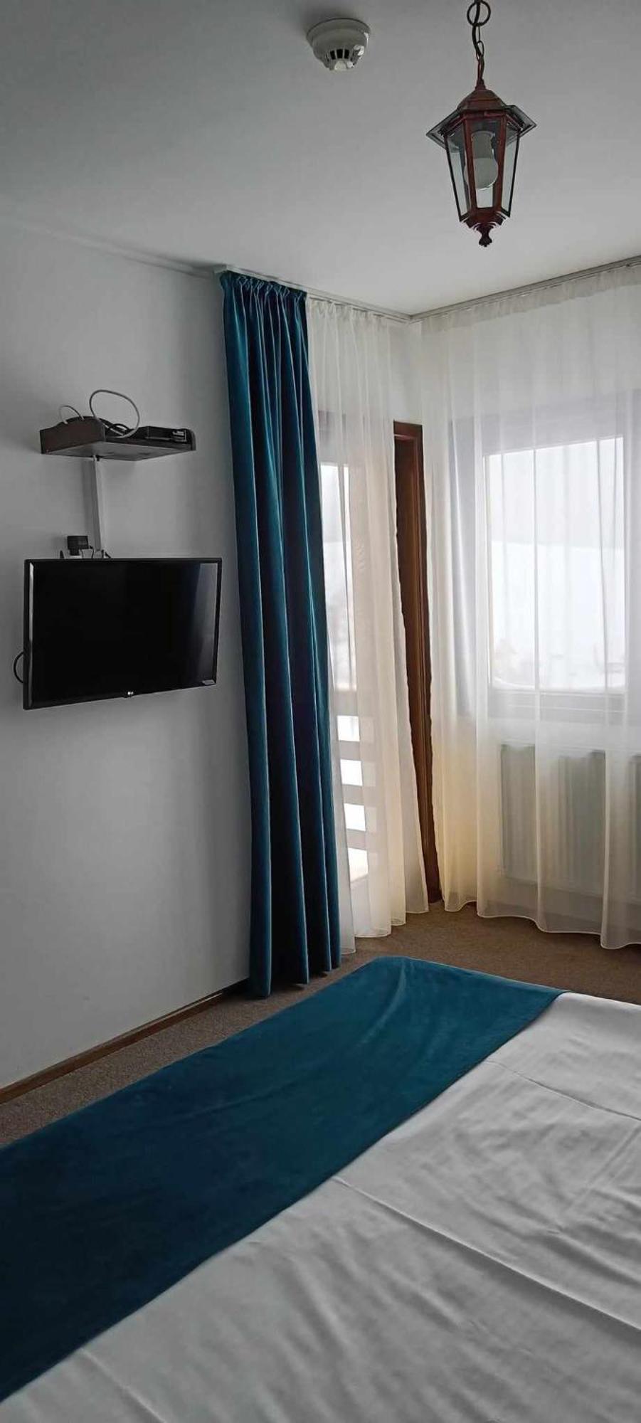 Pensiunea Crai Nou Şirnea Exterior foto