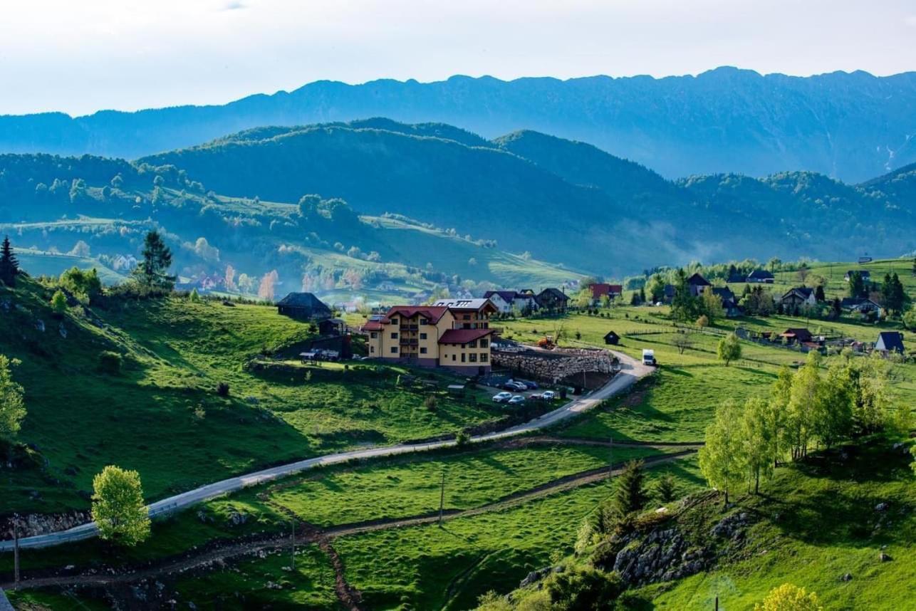 Pensiunea Crai Nou Şirnea Exterior foto